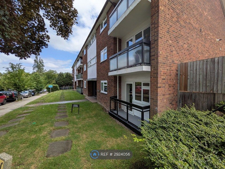 Property photo 2 of 32