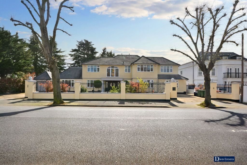 Property photo 1 of 34