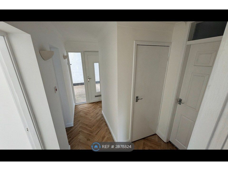 Property photo 2 of 16 Hallway