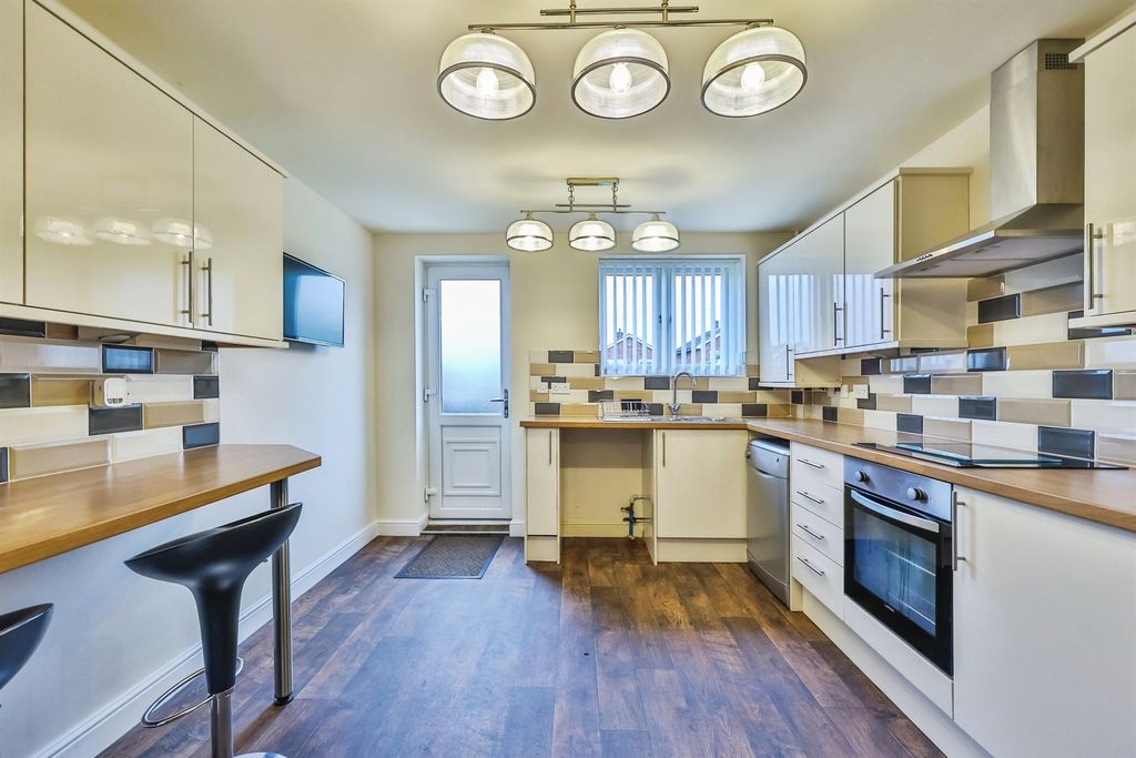 Property photo 2 of 27