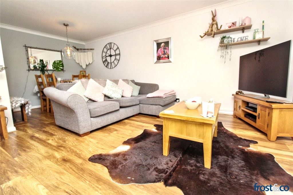 Property photo 3 of 19 Living Room