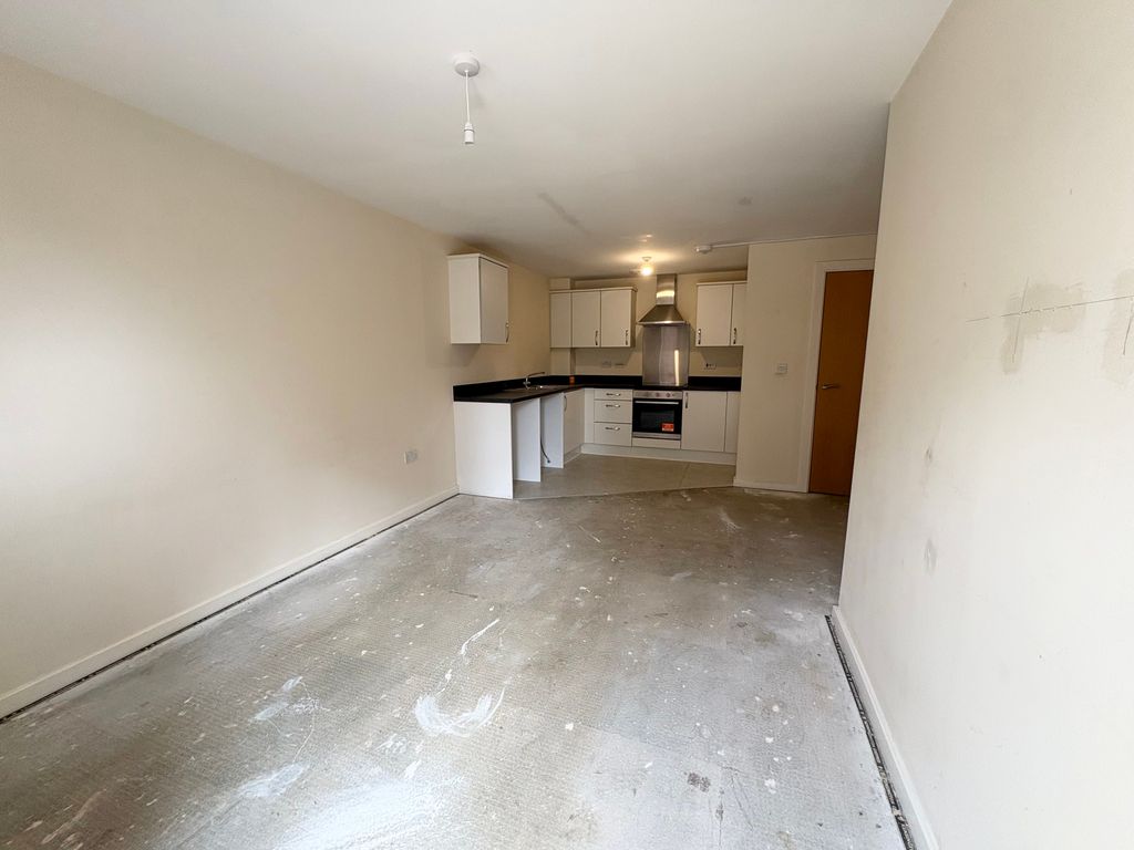 Property photo 2 of 7 002 Living (1)