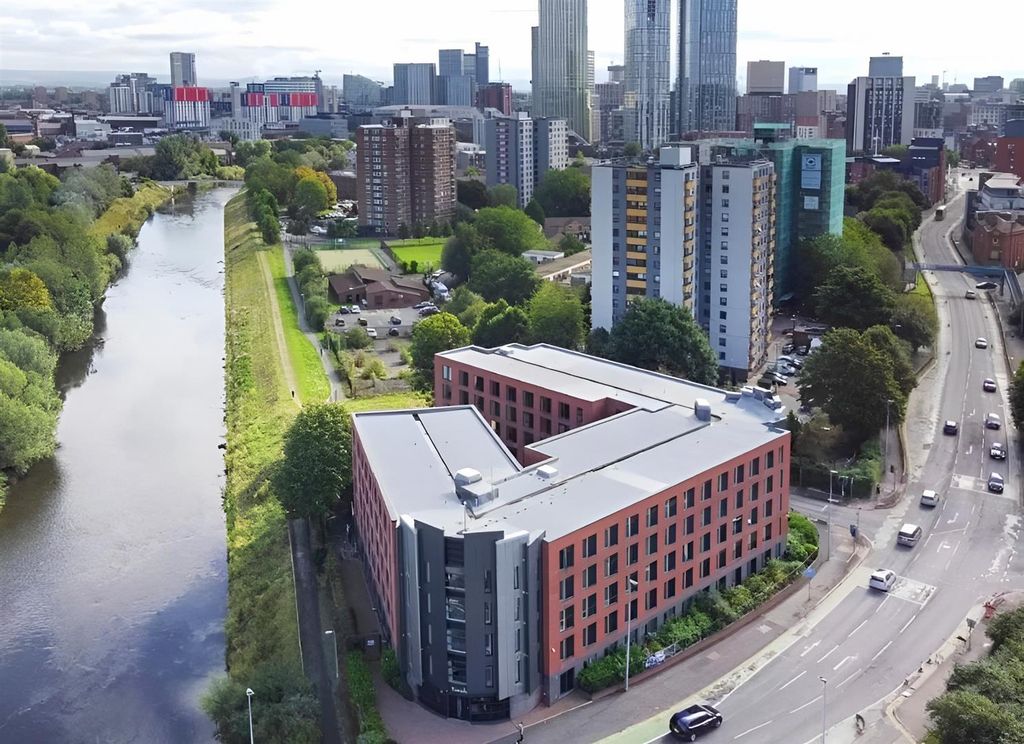 Property photo 2 of 23