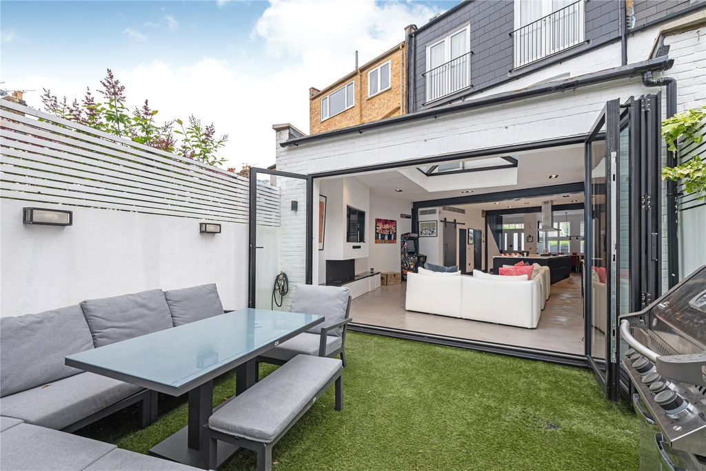 Property photo 3 of 16 Picture No. 24