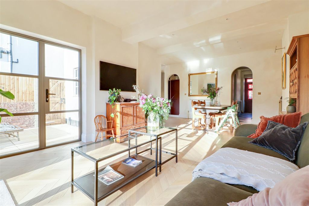 Property photo 2 of 29