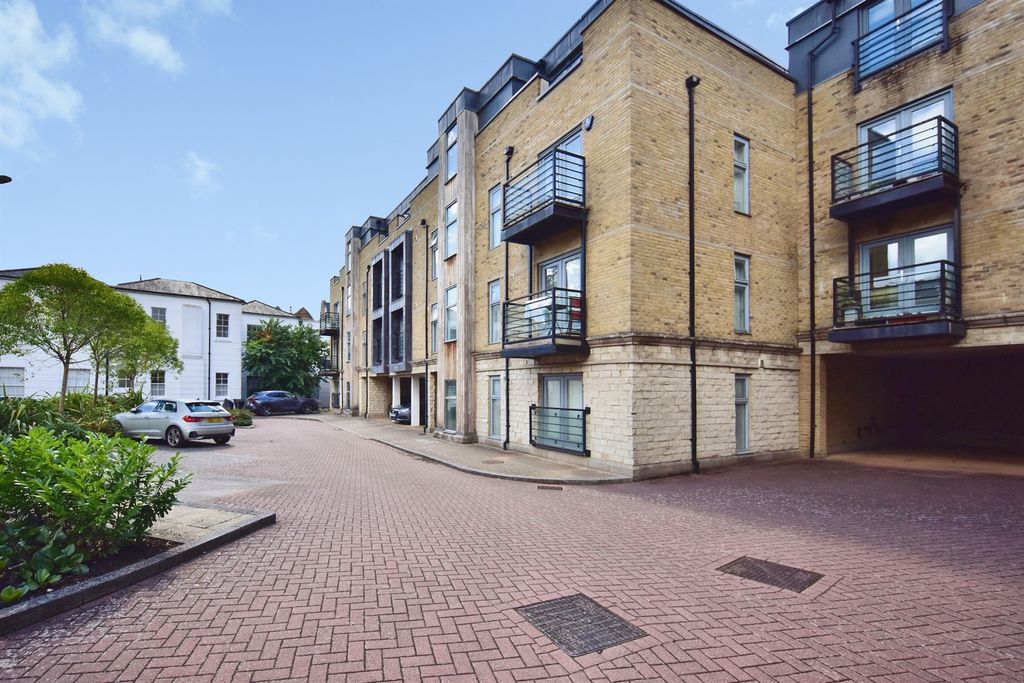 Property photo 1 of 22
