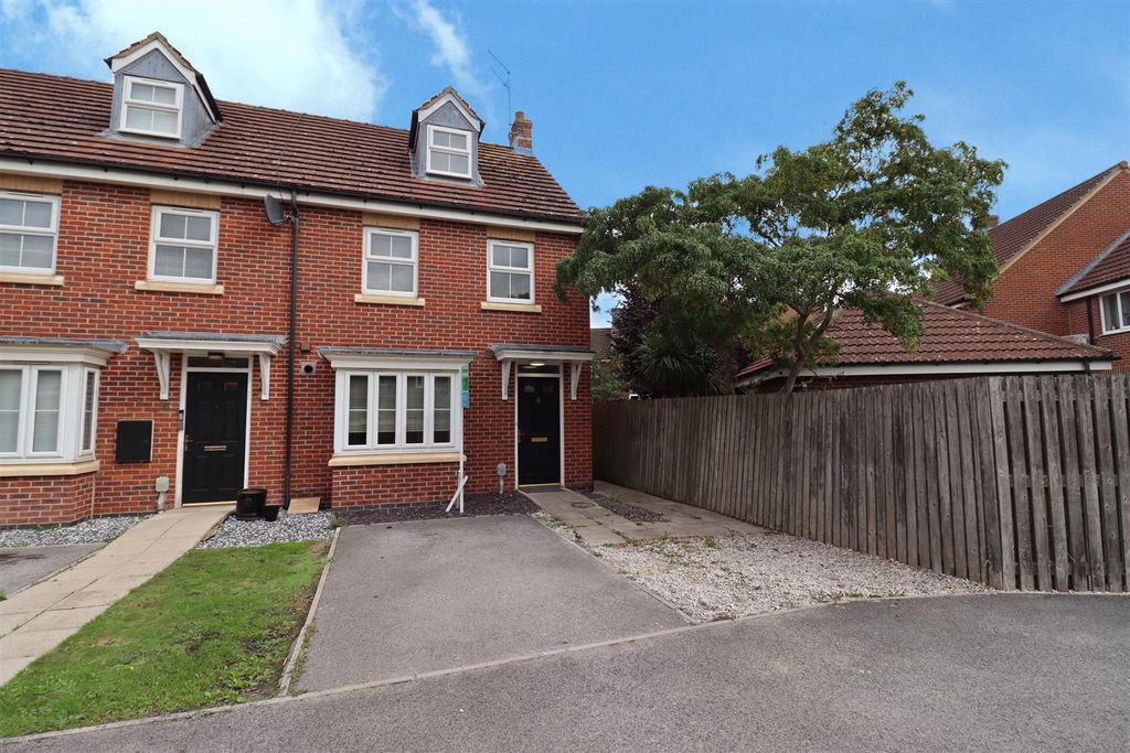 Property photo 1 of 17 8 Harewood Crest