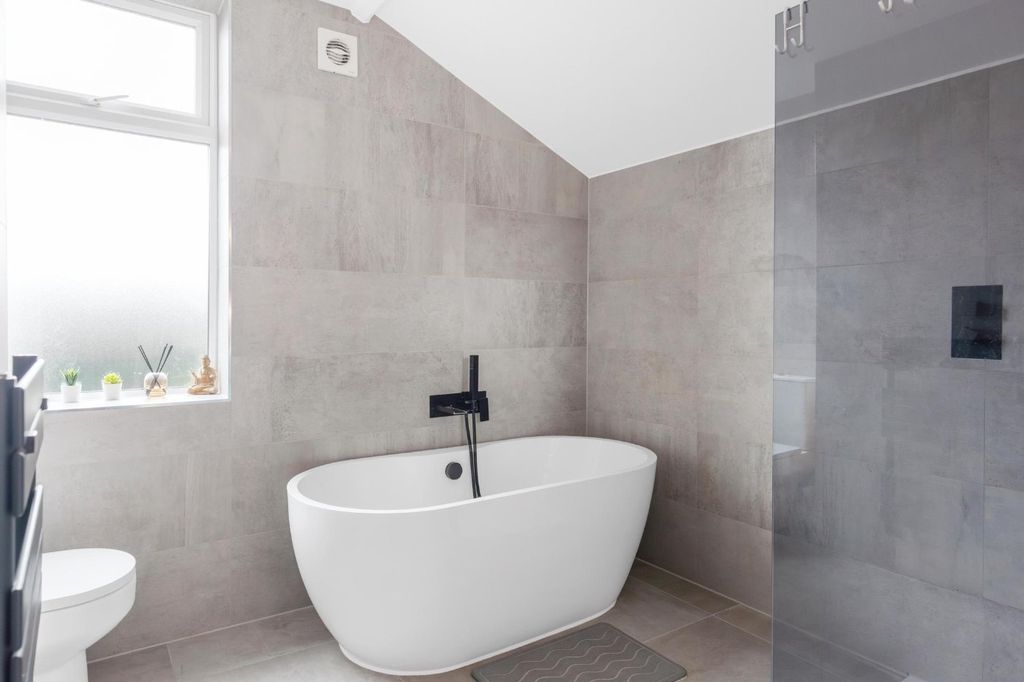 Property photo 2 of 21 Picture No. 18