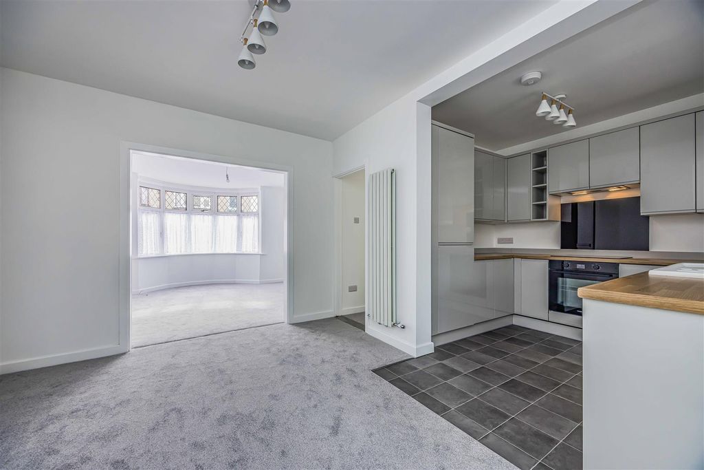 Property photo 2 of 25 39 Wallisdean Avenue, Baffins-Small-Porticomarketi