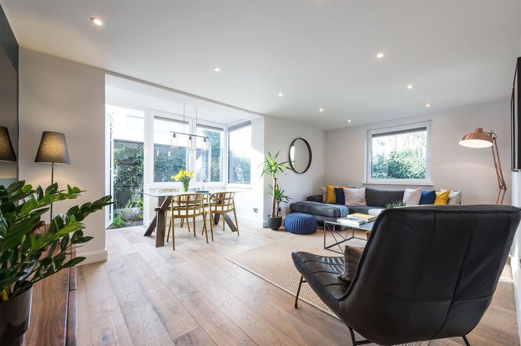 Property photo 2 of 17 Living Room