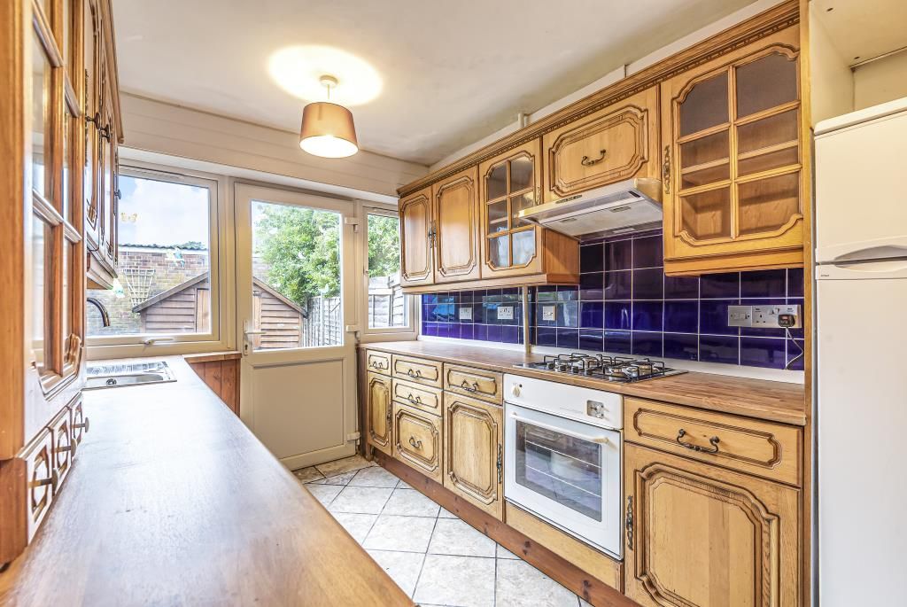 Property photo 3 of 10 Kitchen
