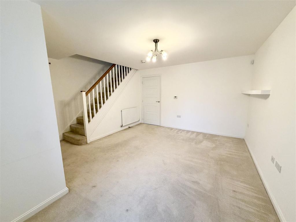 Property photo 3 of 20 Lounge