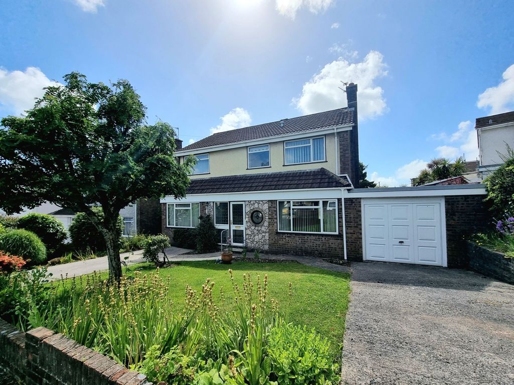 Property photo 1 of 43
