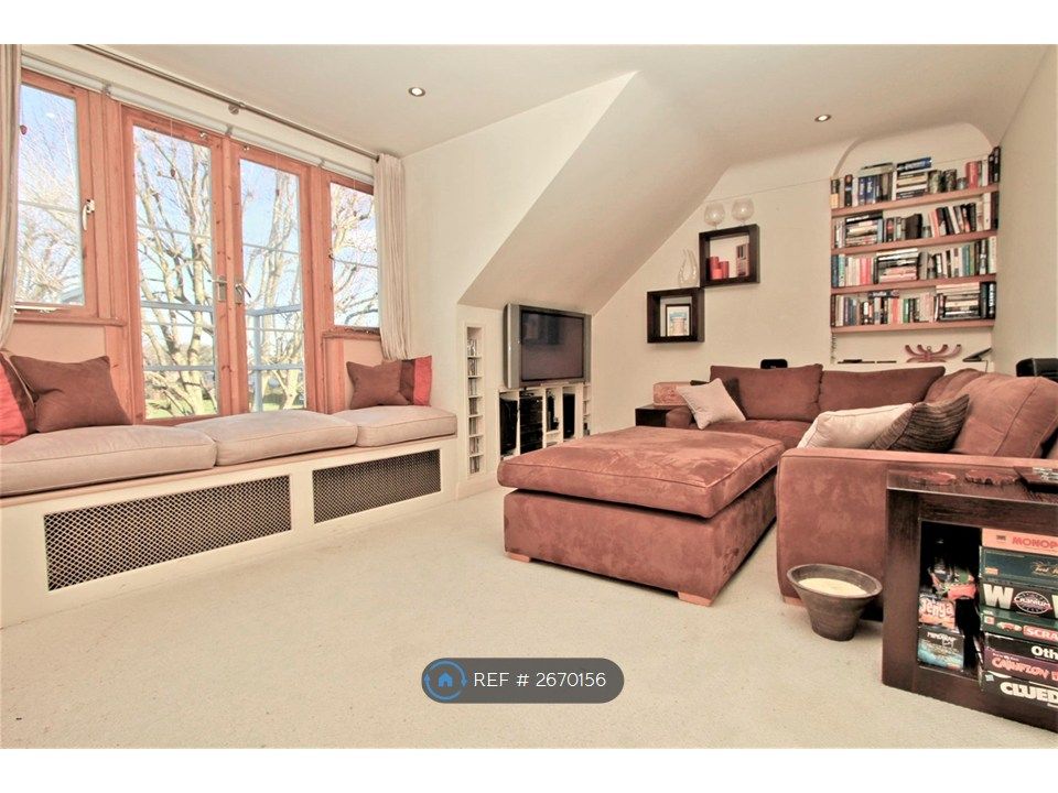 Property photo 3 of 19 Living (Example Furnished)