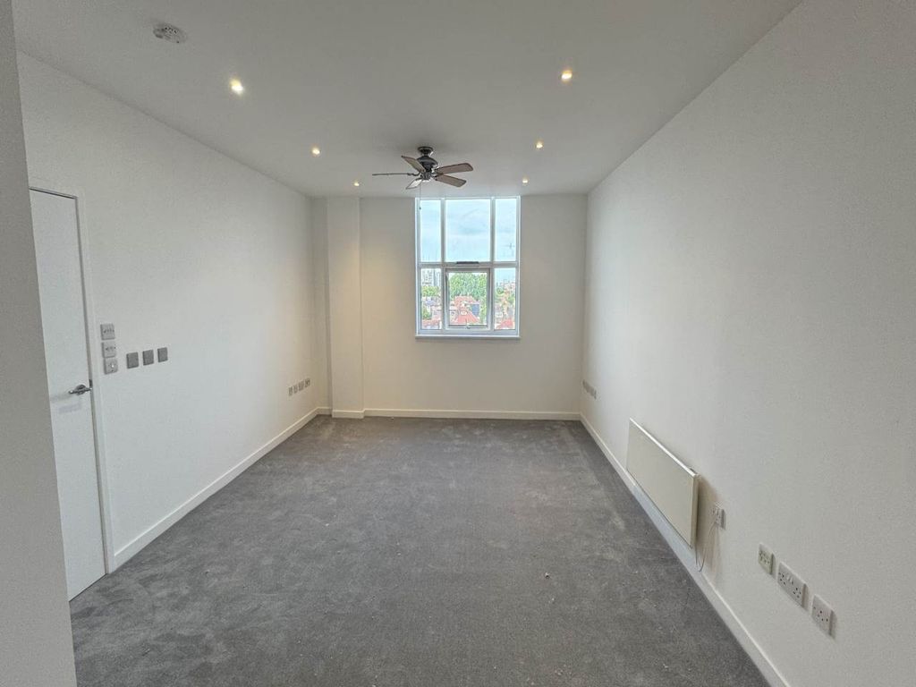 Property photo 3 of 6 Lounge 2