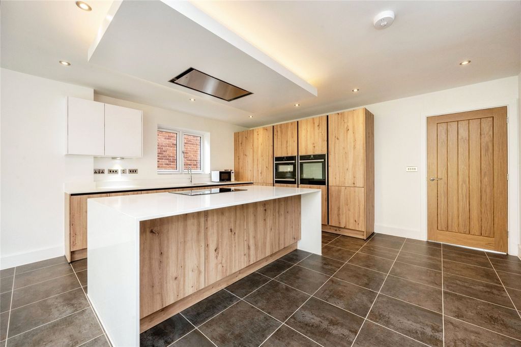 Property photo 2 of 17 Kitchen