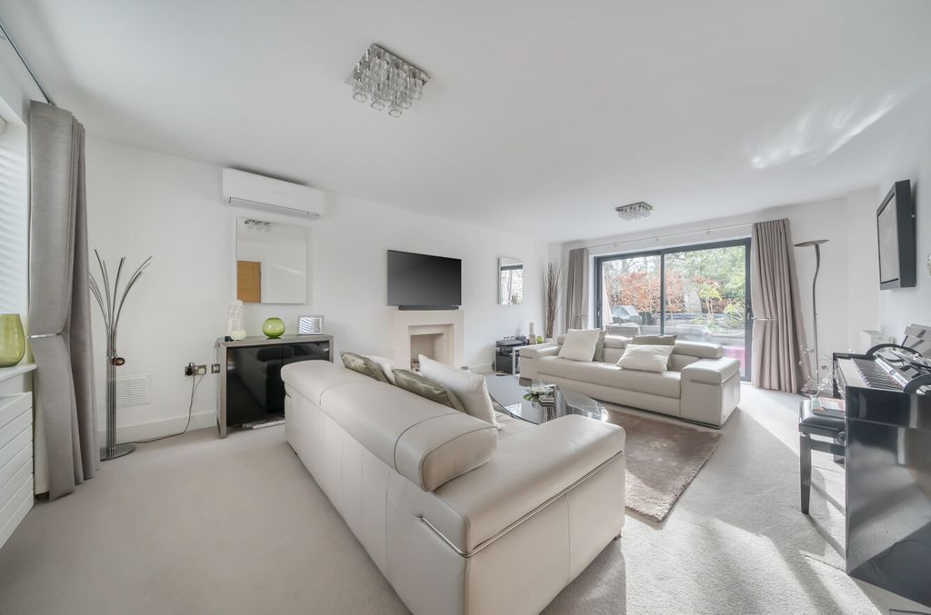Property photo 2 of 24 1399665-12-697A3c...