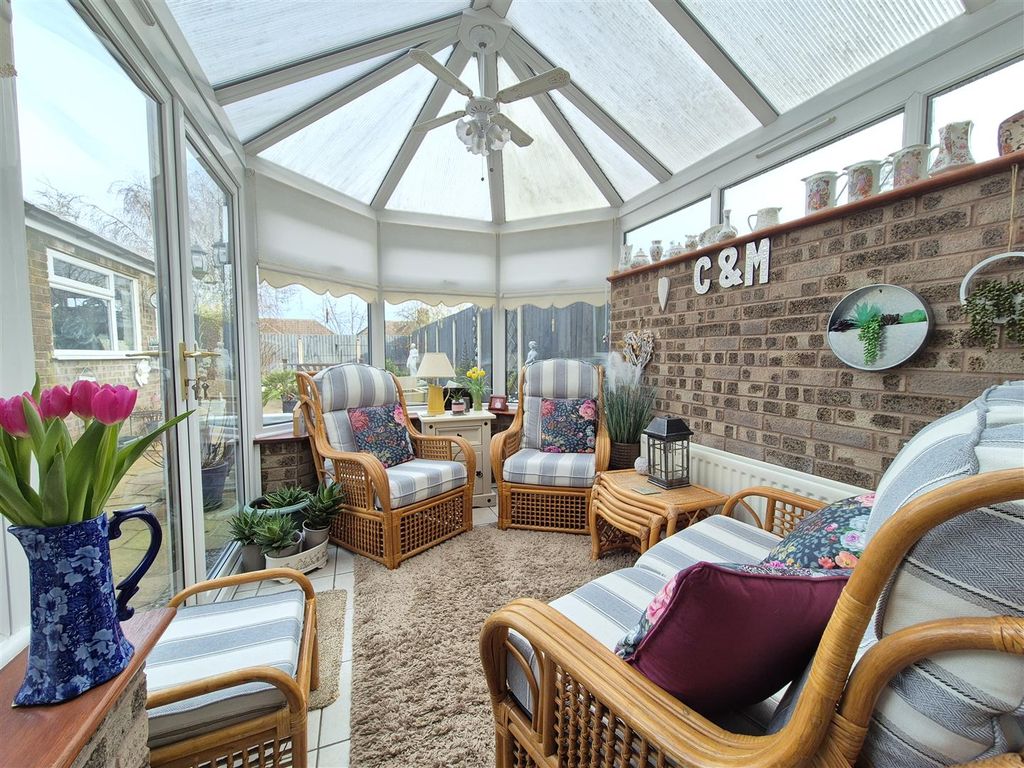 Property photo 3 of 19 Conservatory