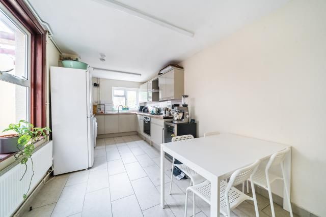 Property photo 3 of 9 Kitchen