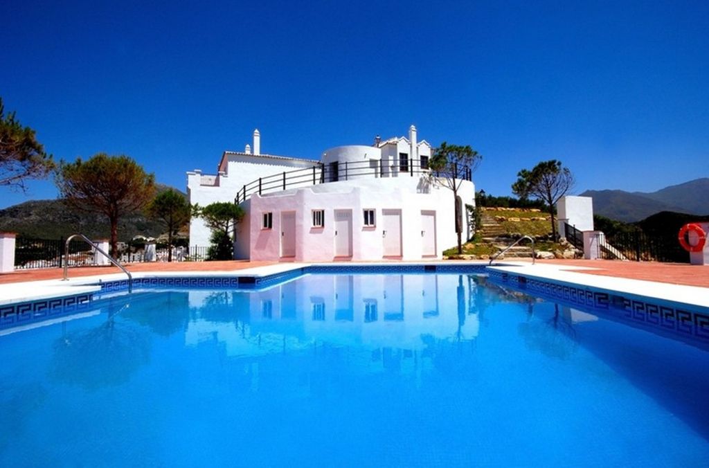 Property photo 2 of 28