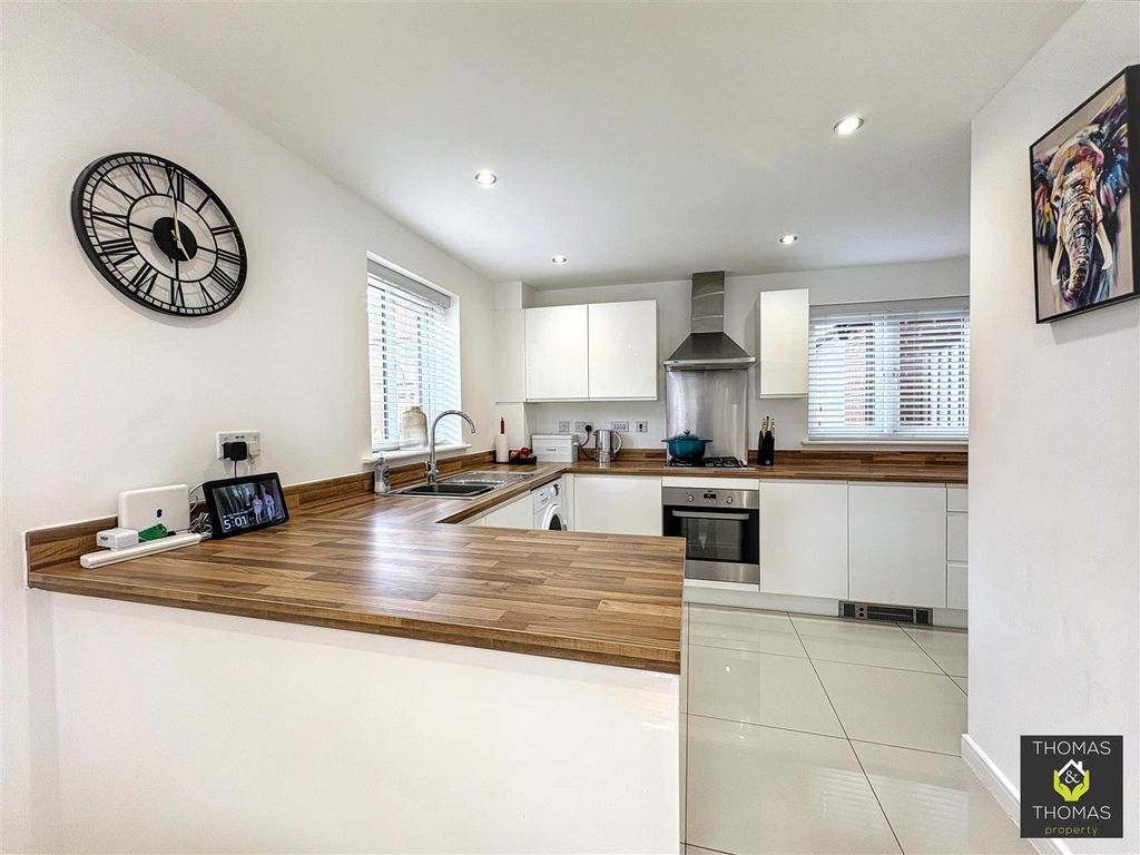 Property photo 2 of 16
