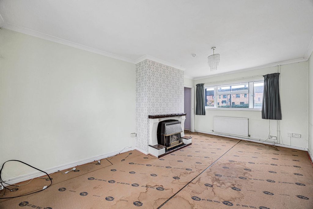 Property photo 3 of 16 Sitting Room