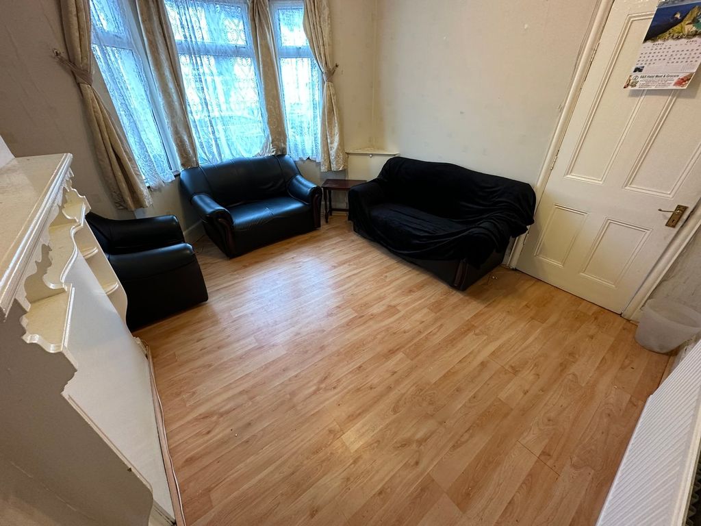 Property photo 3 of 15 Reception One