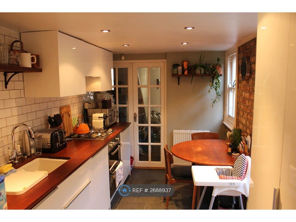 Property photo 3 of 13 Kitchen