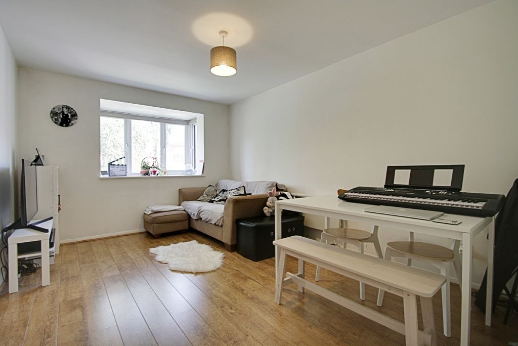 Property photo 2 of 6