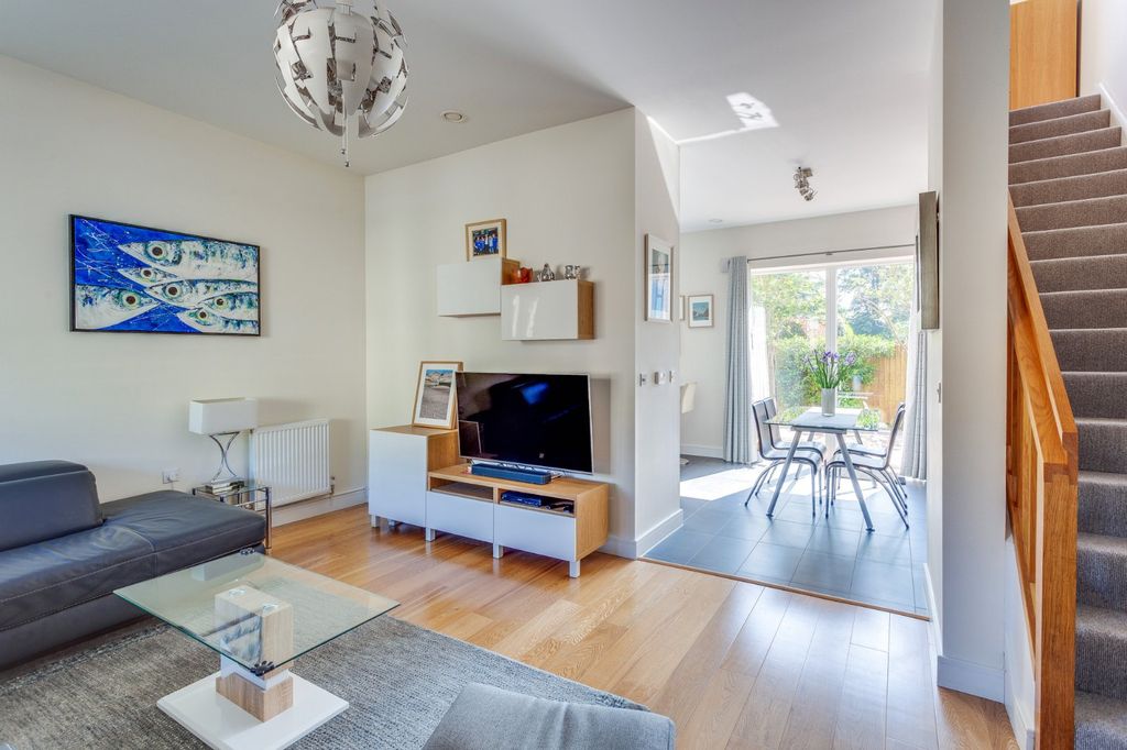 Property photo 2 of 17 Picture No. 25