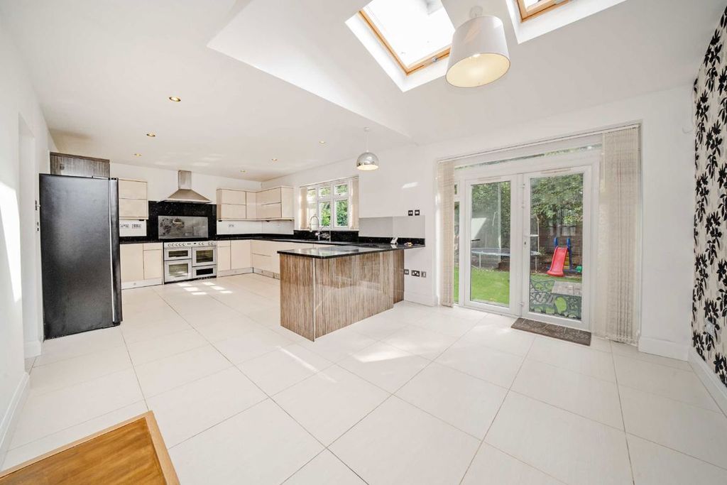 Property photo 3 of 8