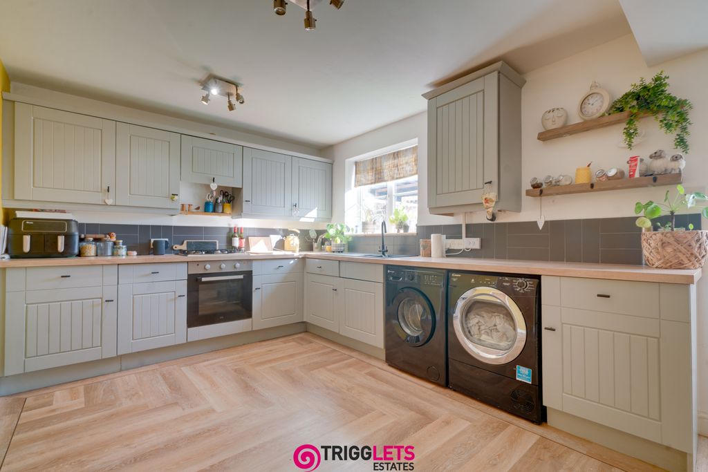 Property photo 2 of 23