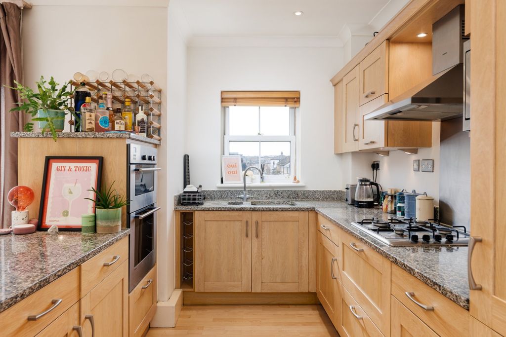 Property photo 3 of 7