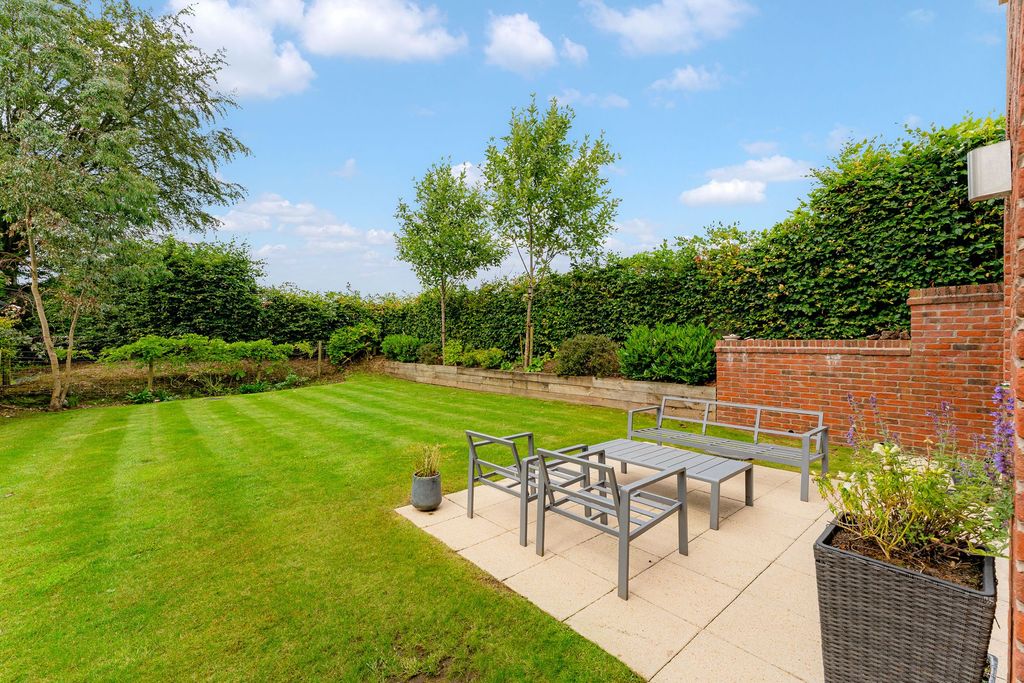Property photo 3 of 48