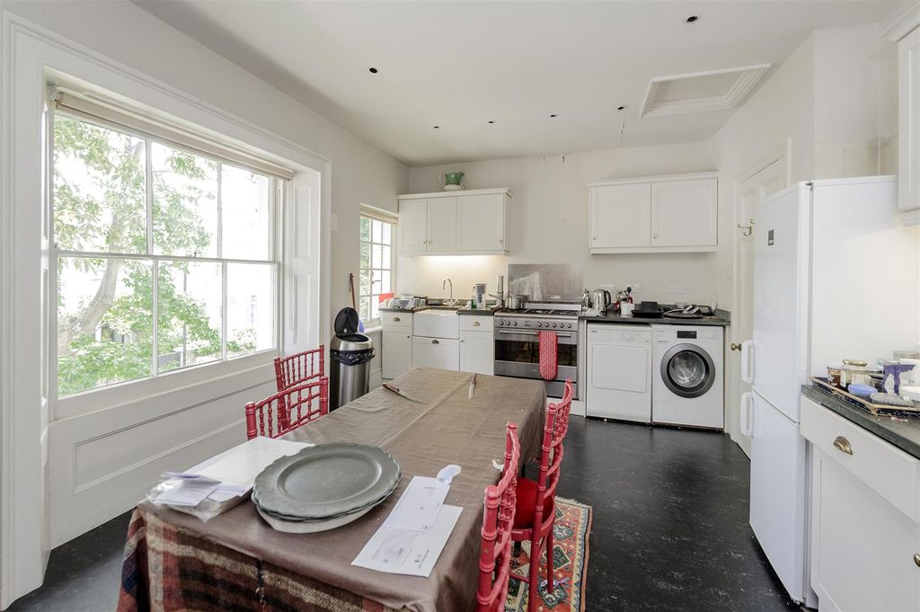 Property photo 3 of 7 Kitchen