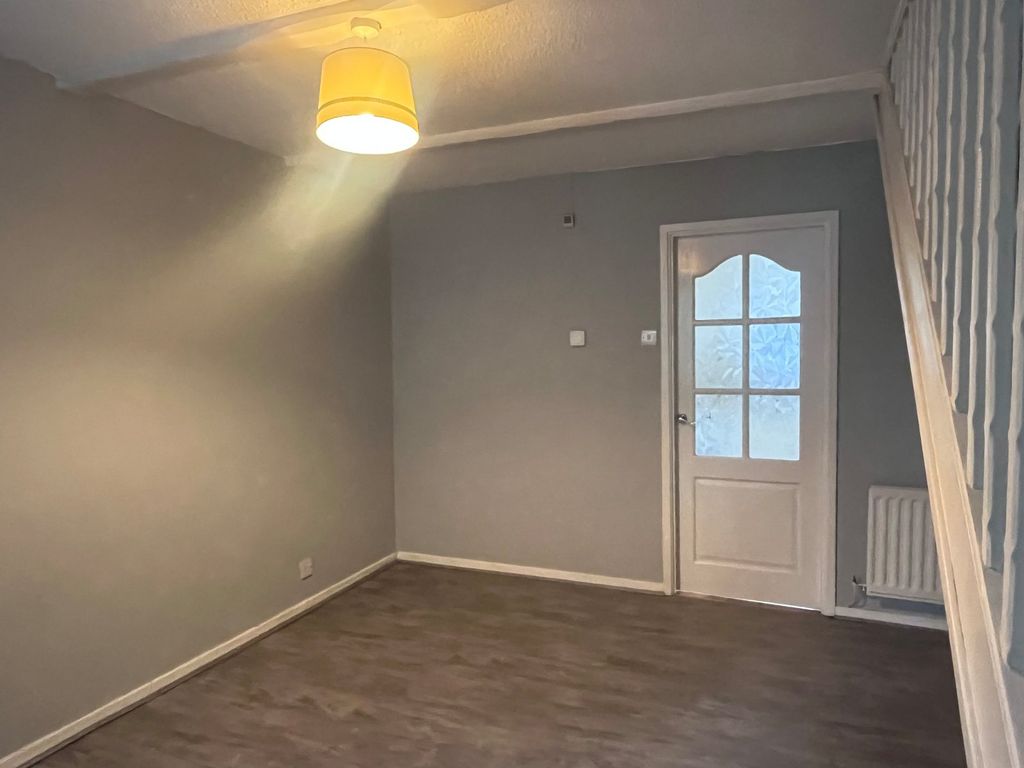 Property photo 3 of 10 Living Room
