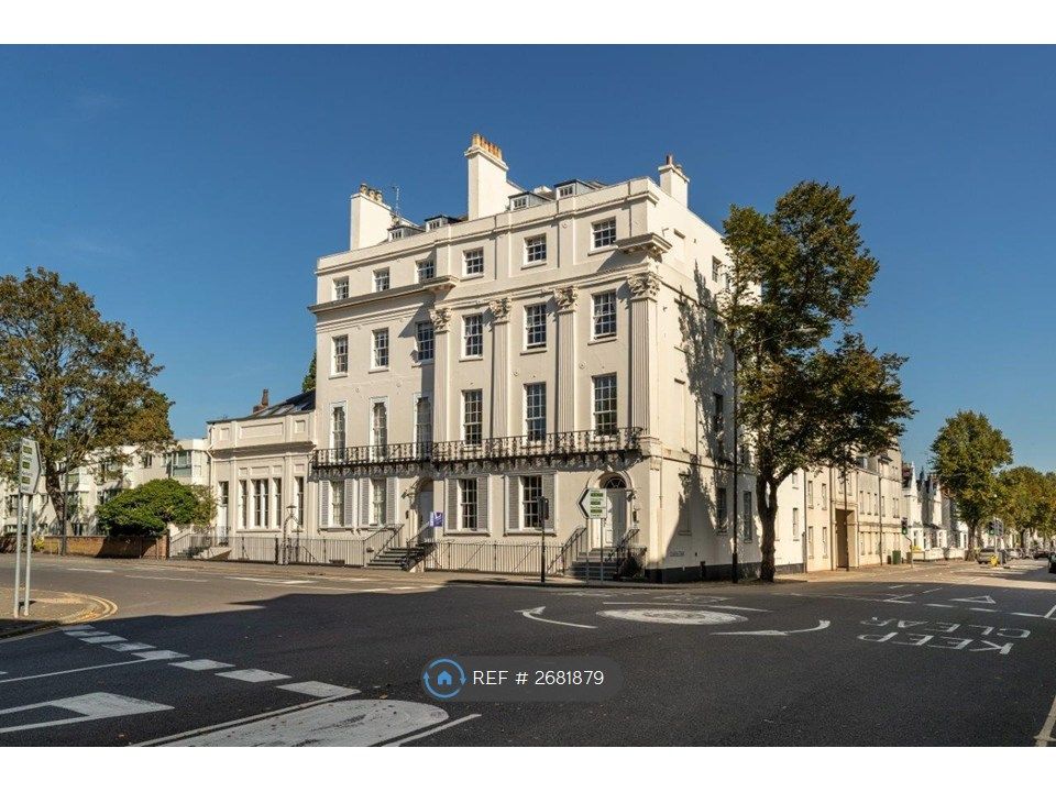 Property photo 1 of 18 Clarendon Avenue