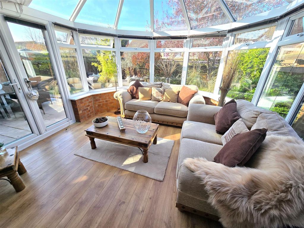 Property photo 2 of 22 Conservatory