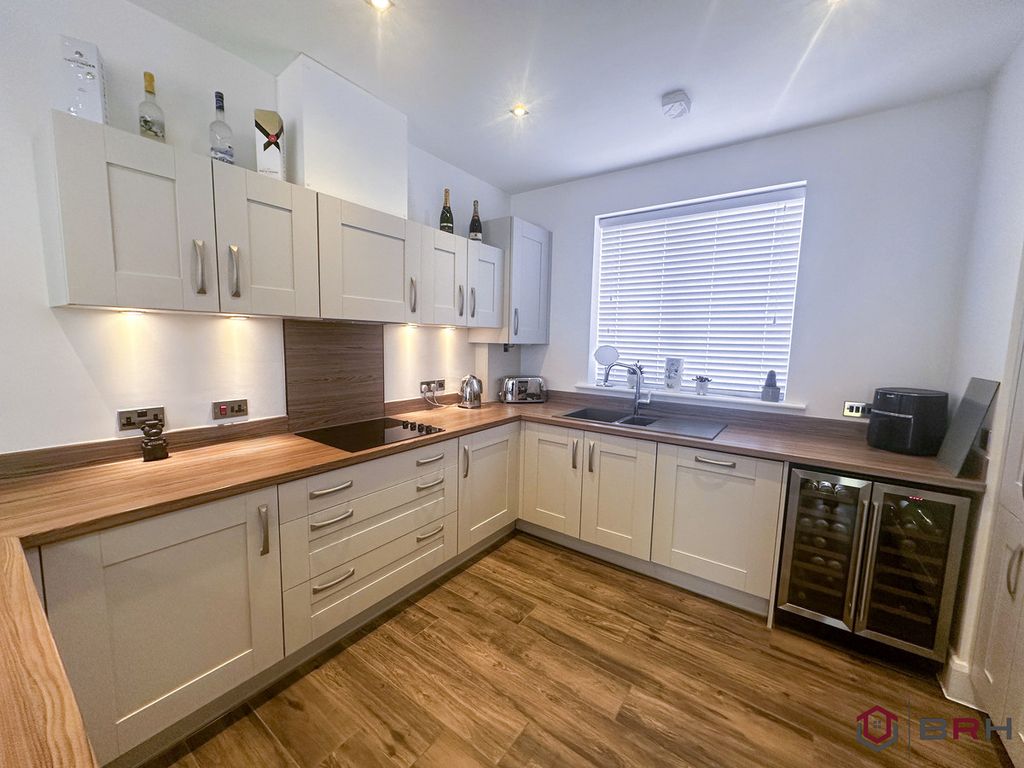 Property photo 2 of 34