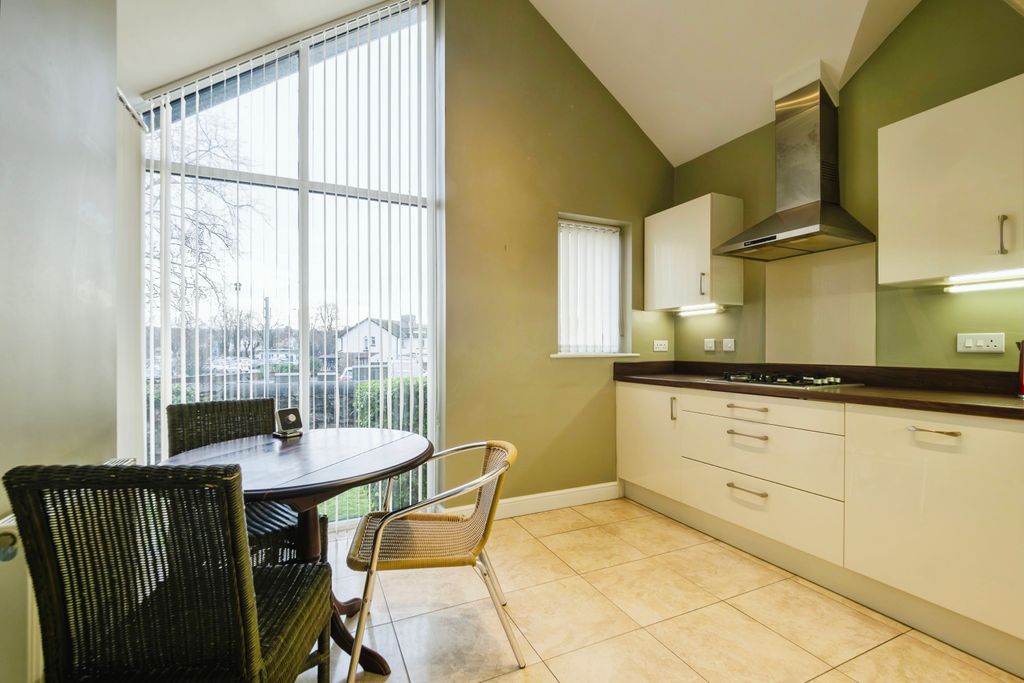Property photo 3 of 16 Kitchen/Breakfast
