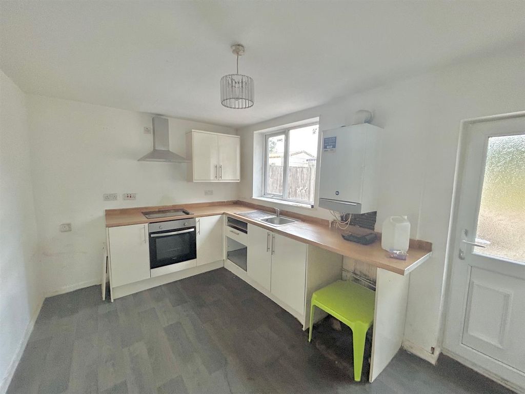 Property photo 3 of 7 Kitchen.Jpg