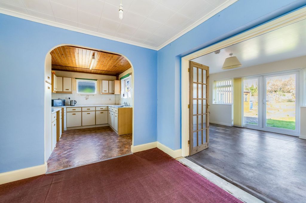 Property photo 2 of 25