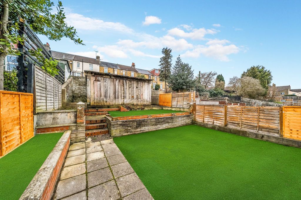 Property photo 2 of 24