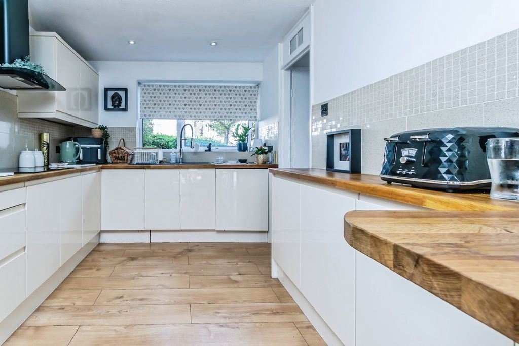 Property photo 2 of 20 Pbox-Img.Jpg