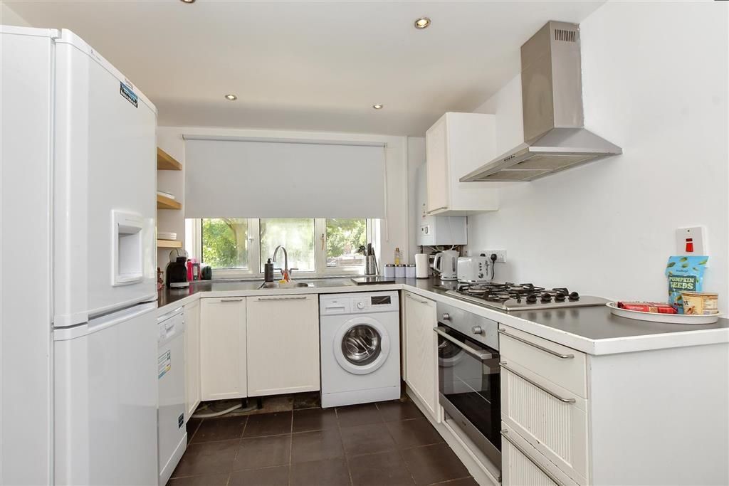 Property photo 2 of 11 Kitchen