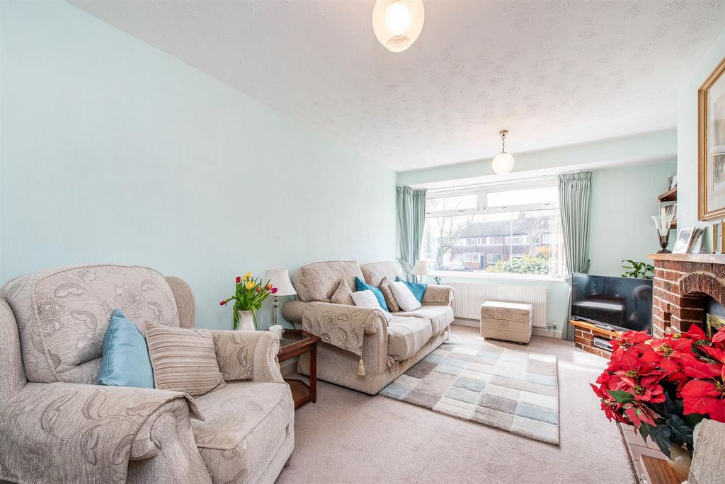 Property photo 3 of 22 Lounge