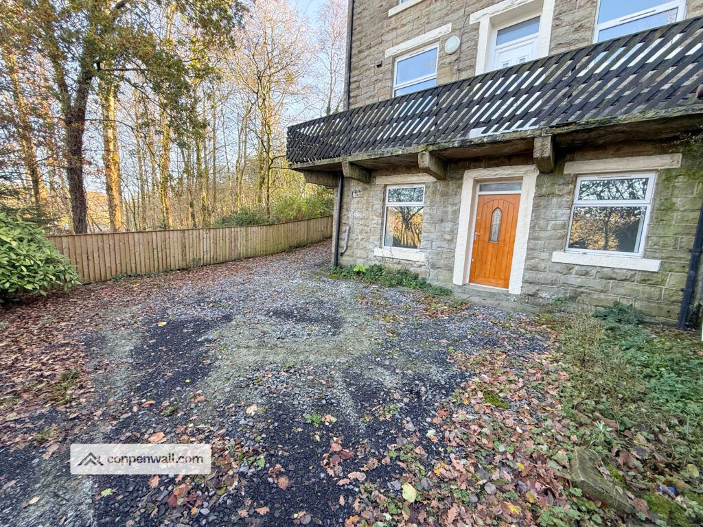 Property photo 2 of 32