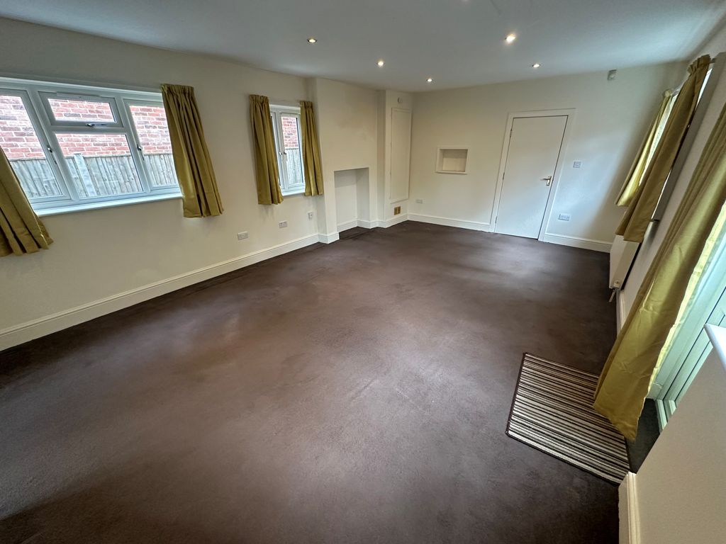 Property photo 3 of 14 Dining Room