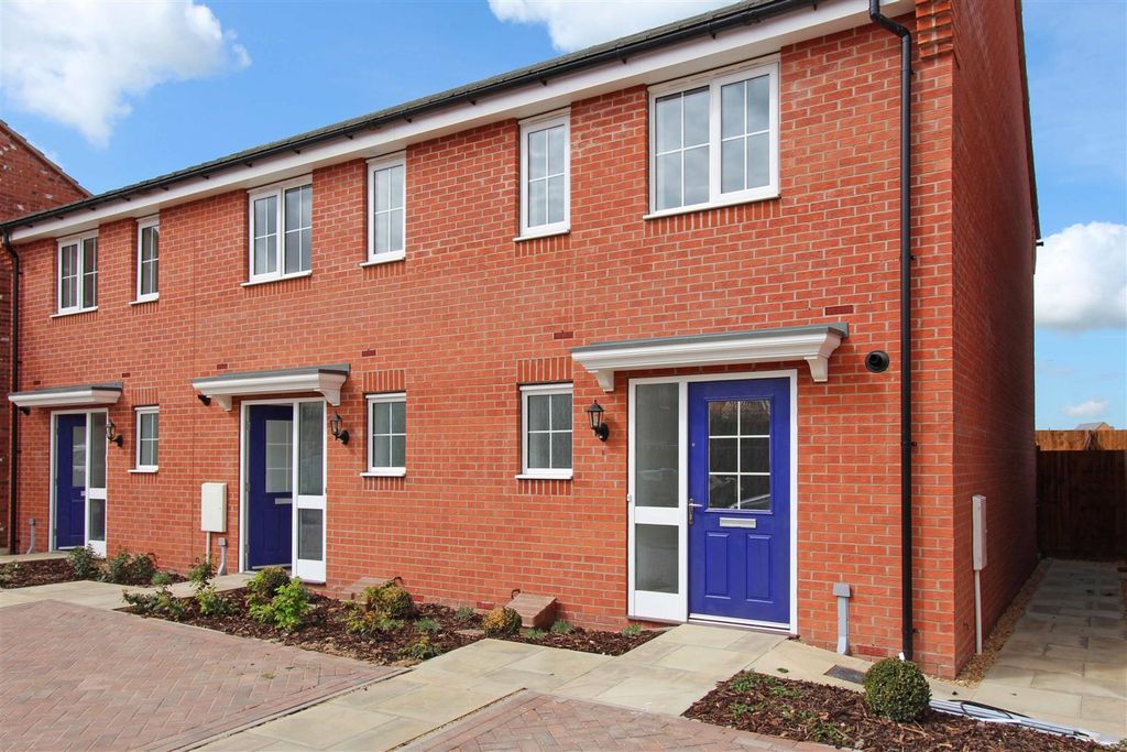 Property photo 1 of 10 Taunton Road, Bourne