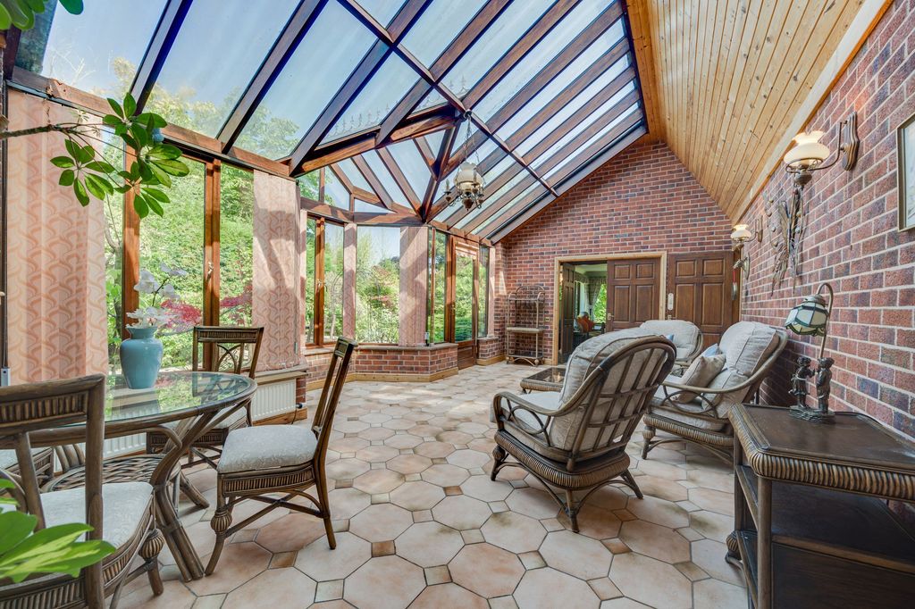 Property photo 2 of 31
